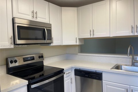 Condo in Miramar, Florida, 2 bedrooms № 2078043 - photo 11