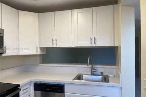 Condo in Miramar, Florida, 2 bedrooms № 2078043 - photo 12