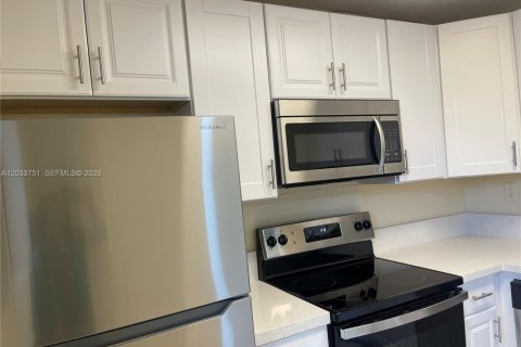 Condo in Miramar, Florida, 2 bedrooms № 2078043 - photo 8