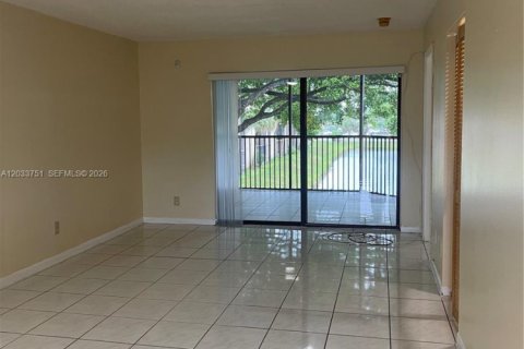 Condo in Miramar, Florida, 2 bedrooms № 2078043