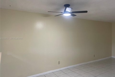 Condo in Miramar, Florida, 2 bedrooms № 2078043 - photo 6
