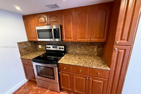 Copropriété à louer à Miami Beach, Floride: 1 chambre, 85.47 m2 № 2061683 - photo 4