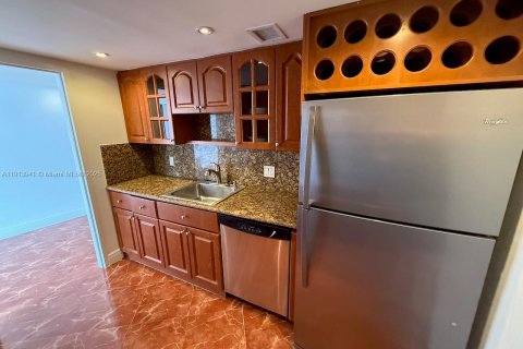 Copropriété à louer à Miami Beach, Floride: 1 chambre, 85.47 m2 № 2061683 - photo 3