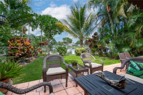 House in Weston, Florida 3 bedrooms, 138.89 sq.m. № 1804423 - photo 12