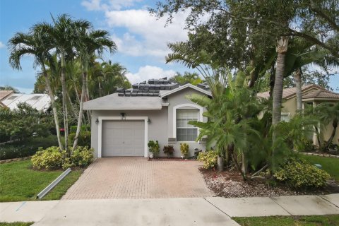 House in Weston, Florida 3 bedrooms, 138.89 sq.m. № 1804423 - photo 4