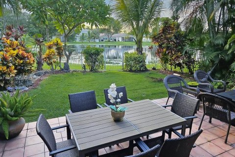 House in Weston, Florida 3 bedrooms, 138.89 sq.m. № 1804423 - photo 10