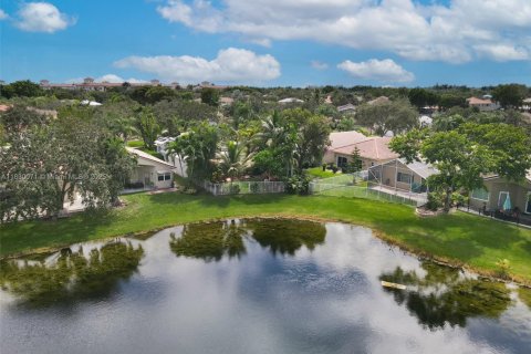 House in Weston, Florida 3 bedrooms, 138.89 sq.m. № 1804423 - photo 22