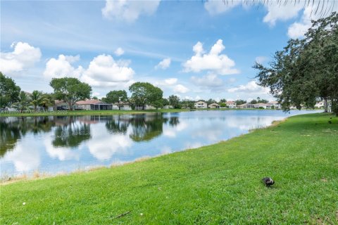 House in Weston, Florida 3 bedrooms, 138.89 sq.m. № 1804423 - photo 16