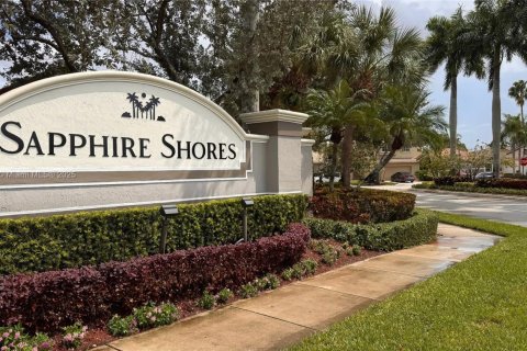 House in Weston, Florida 3 bedrooms, 138.89 sq.m. № 1804423 - photo 1