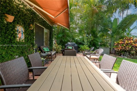 House in Weston, Florida 3 bedrooms, 138.89 sq.m. № 1804423 - photo 15