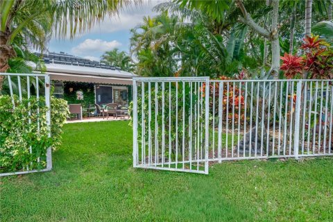 House in Weston, Florida 3 bedrooms, 138.89 sq.m. № 1804423 - photo 17