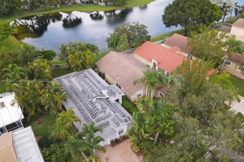 House in Weston, Florida 3 bedrooms, 138.89 sq.m. № 1804423 - photo 19