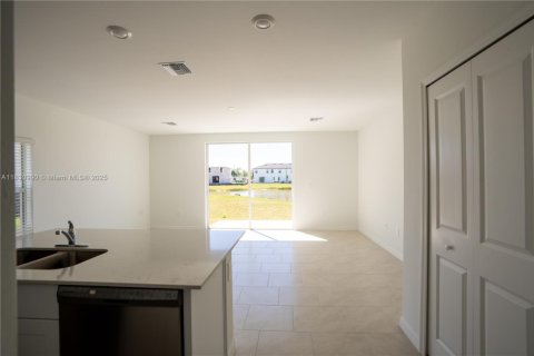 Casa en venta en Fort Myers, Florida, 3 dormitorios № 1807052 - foto 7
