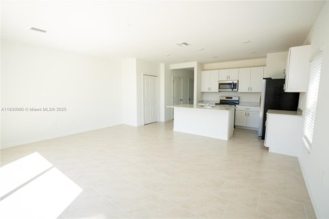 Casa en venta en Fort Myers, Florida, 3 dormitorios № 1807052 - foto 3