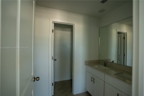 Casa en venta en Fort Myers, Florida, 3 dormitorios № 1807052 - foto 12