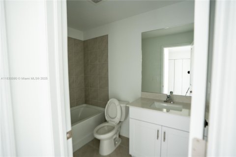 Casa en venta en Fort Myers, Florida, 3 dormitorios № 1807052 - foto 10