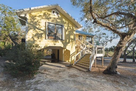 Casa en venta en Cedar Key, Florida, 2 dormitorios, 117.24 m2 № 1537322 - foto 2
