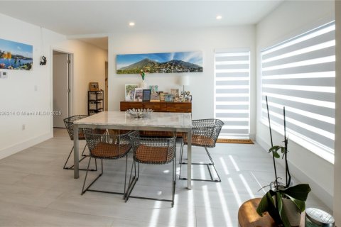 Casa en venta en Miami Springs, Florida, 4 dormitorios, 225.57 m2 № 1819958 - foto 5