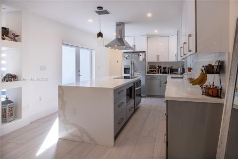 Casa en venta en Miami Springs, Florida, 4 dormitorios, 225.57 m2 № 1819958 - foto 7