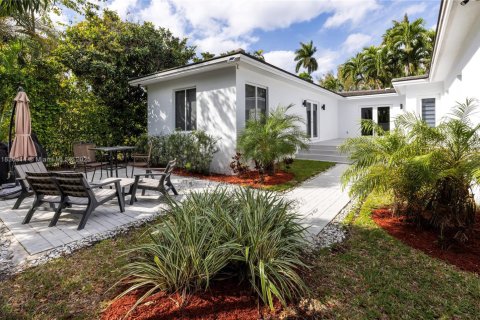 Casa en venta en Miami Springs, Florida, 4 dormitorios, 225.57 m2 № 1819958 - foto 21