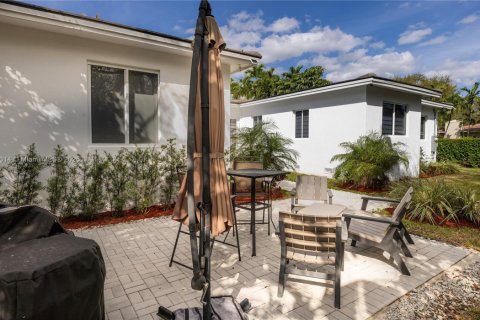 Casa en venta en Miami Springs, Florida, 4 dormitorios, 225.57 m2 № 1819958 - foto 22