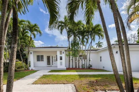 Casa en venta en Miami Springs, Florida, 4 dormitorios, 225.57 m2 № 1819958 - foto 1