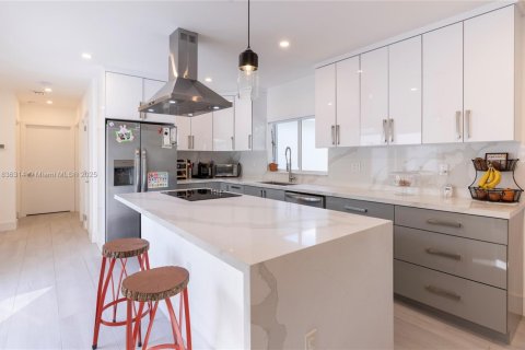 Casa en venta en Miami Springs, Florida, 4 dormitorios, 225.57 m2 № 1819958 - foto 6