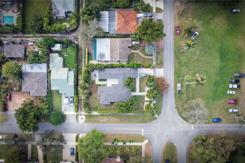 Casa en venta en Miami Springs, Florida, 4 dormitorios, 225.57 m2 № 1819958 - foto 25