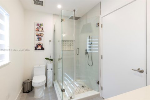 Casa en venta en Miami Springs, Florida, 4 dormitorios, 225.57 m2 № 1819958 - foto 17