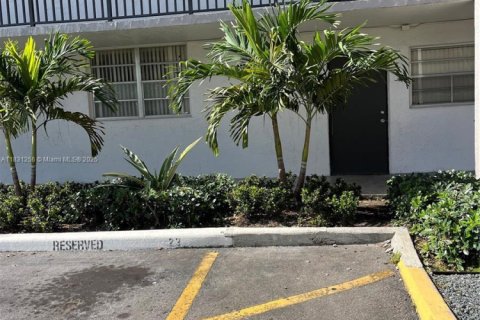 Condo in Miami, Florida, 2 bedrooms  № 1814403 - photo 3