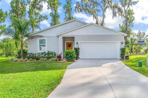 House in Leesburg, Florida 3 bedrooms, 144.18 sq.m. № 2230831