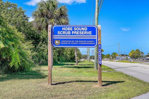 Commercial property in Hobe Sound, Florida № 827771 - photo 1