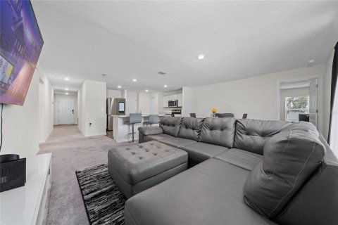 House in Kissimmee, Florida 4 bedrooms, 168.52 sq.m. № 1808009 - photo 6