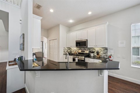 Villa ou maison à vendre à Kissimmee, Floride: 5 chambres, 230.12 m2 № 2221789 - photo 11