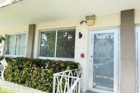 Copropriété à vendre à Miami Beach, Floride: 1 chambre, 36.7 m2 № 2257747 - photo 11