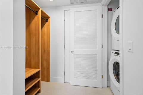 Condominio en alquiler en Miami, Florida, 1 dormitorio, 46.92 m2 № 2011363 - foto 10