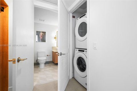 Condominio en alquiler en Miami, Florida, 1 dormitorio, 46.92 m2 № 2011363 - foto 9