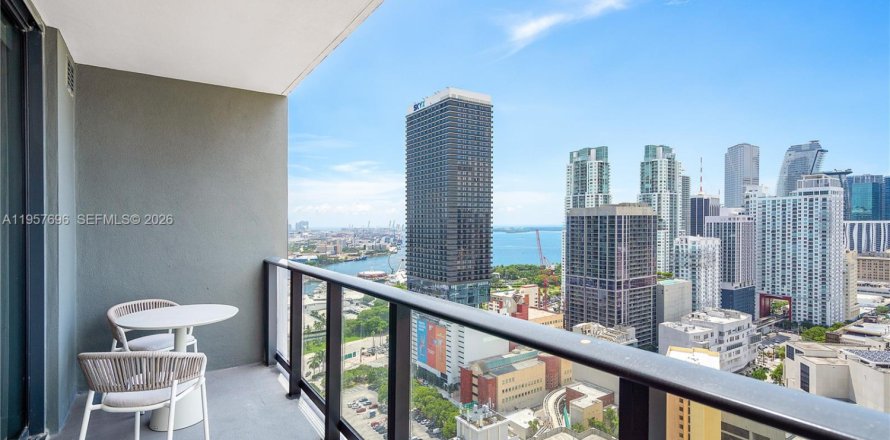 Condominio en Miami, Florida, 1 dormitorio  № 2011363