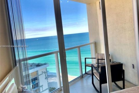 Condo in Sunny Isles Beach, Florida, 1 bedroom  № 2015221 - photo 18