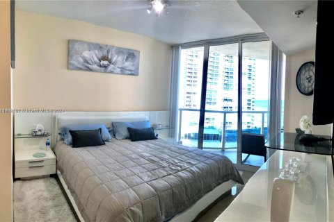 Condo in Sunny Isles Beach, Florida, 1 bedroom  № 2015221 - photo 17