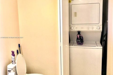 Condo in Sunny Isles Beach, Florida, 1 bedroom  № 2015221 - photo 28