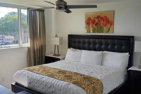 Condo in Pembroke Pines, Florida, 2 bedrooms  № 2170929