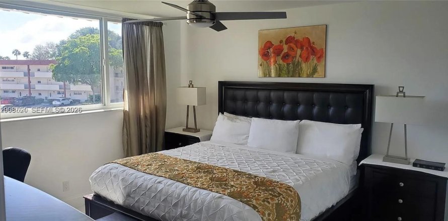 Condo in Pembroke Pines, Florida, 2 bedrooms  № 2170929