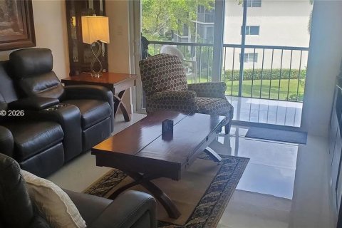 Condo in Pembroke Pines, Florida, 2 bedrooms  № 2170929 - photo 3