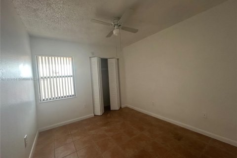 Townhouse in Hialeah, Florida 3 bedrooms, 130.06 sq.m. № 1934277 - photo 10