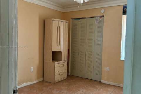 Townhouse in Hialeah, Florida 3 bedrooms, 130.06 sq.m. № 1934277 - photo 8