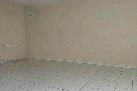 Townhouse in Hialeah, Florida 3 bedrooms, 130.06 sq.m. № 1934277 - photo 7