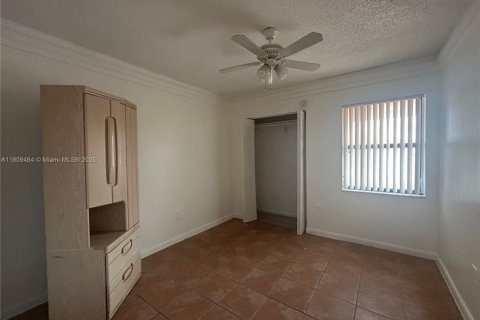 Townhouse in Hialeah, Florida 3 bedrooms, 130.06 sq.m. № 1934277 - photo 11