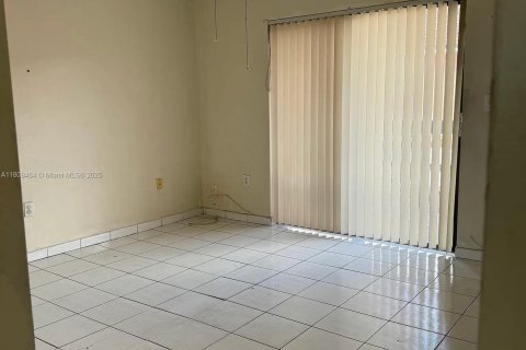 Townhouse in Hialeah, Florida 3 bedrooms, 130.06 sq.m. № 1934277 - photo 6
