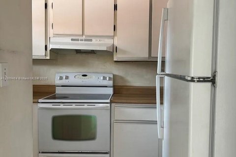 Townhouse in Hialeah, Florida 3 bedrooms, 130.06 sq.m. № 1934277 - photo 5